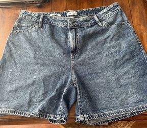 Women’s Jean shorts, long, size 17