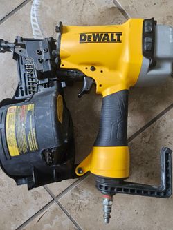 DeWalt DW66c-1 pneumatic 15 Degree coil corded siding nailer