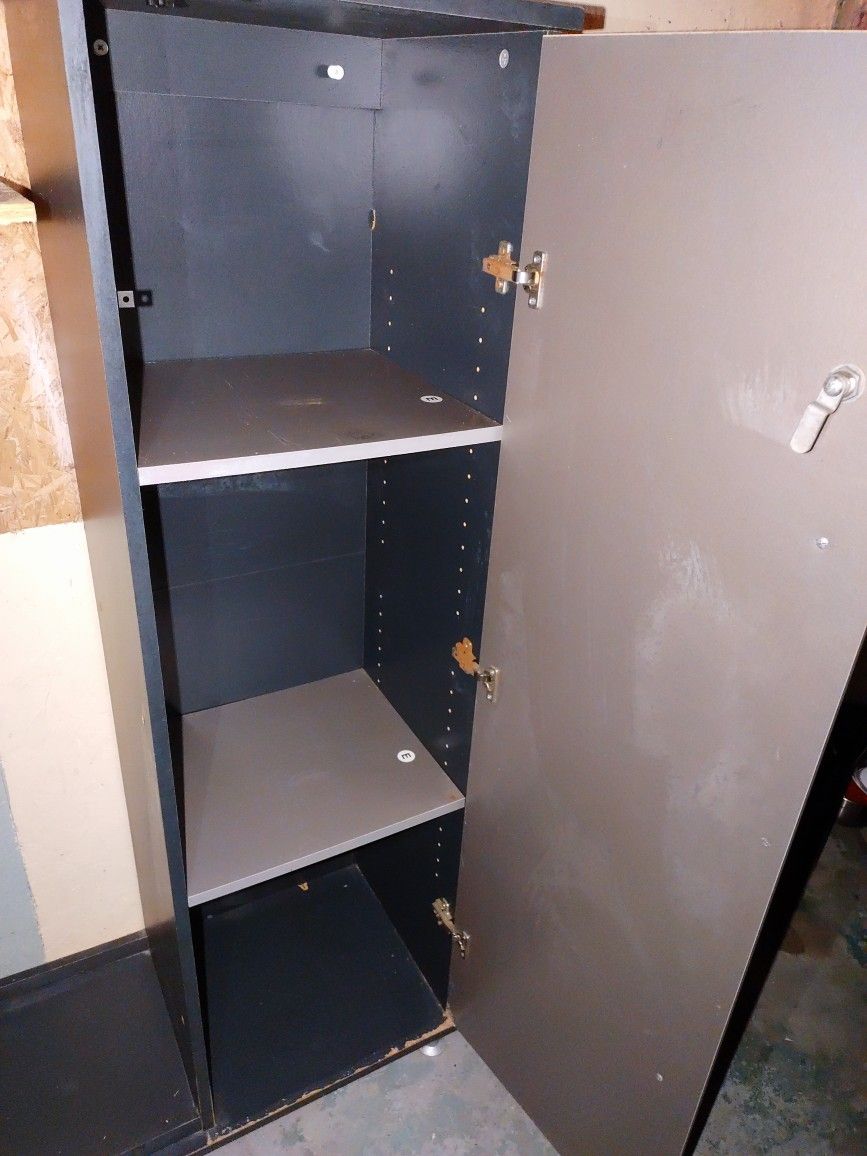TOOL/STORAGE CABINET