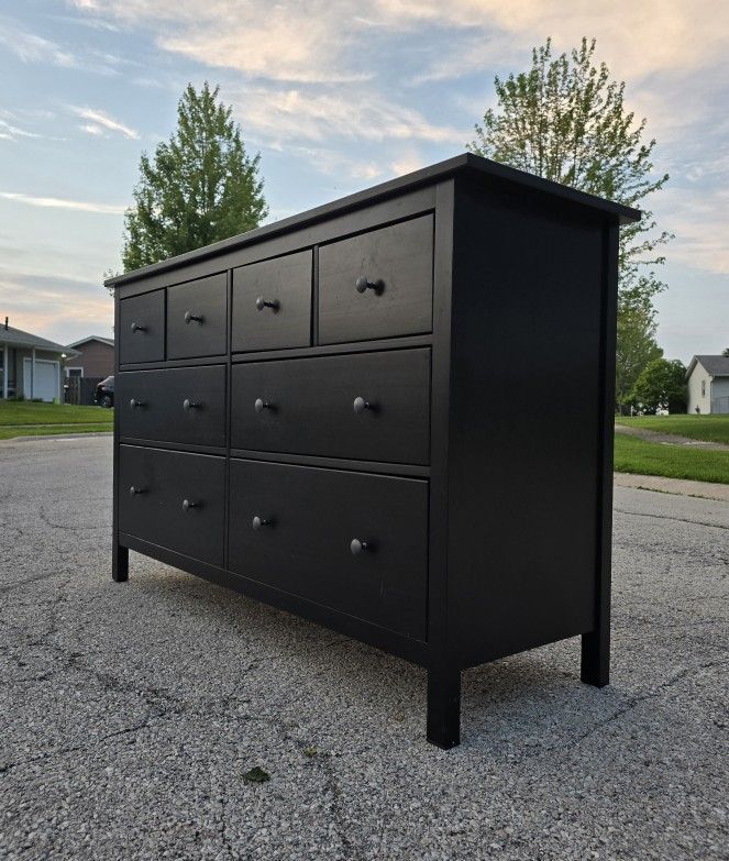 I GOT DRESSERS- Delivery Available