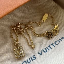 Yellow Gold & Diamond lock Pendant 