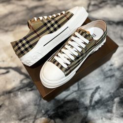 Burberry Sneakers – Size 7.5 (Men’s)