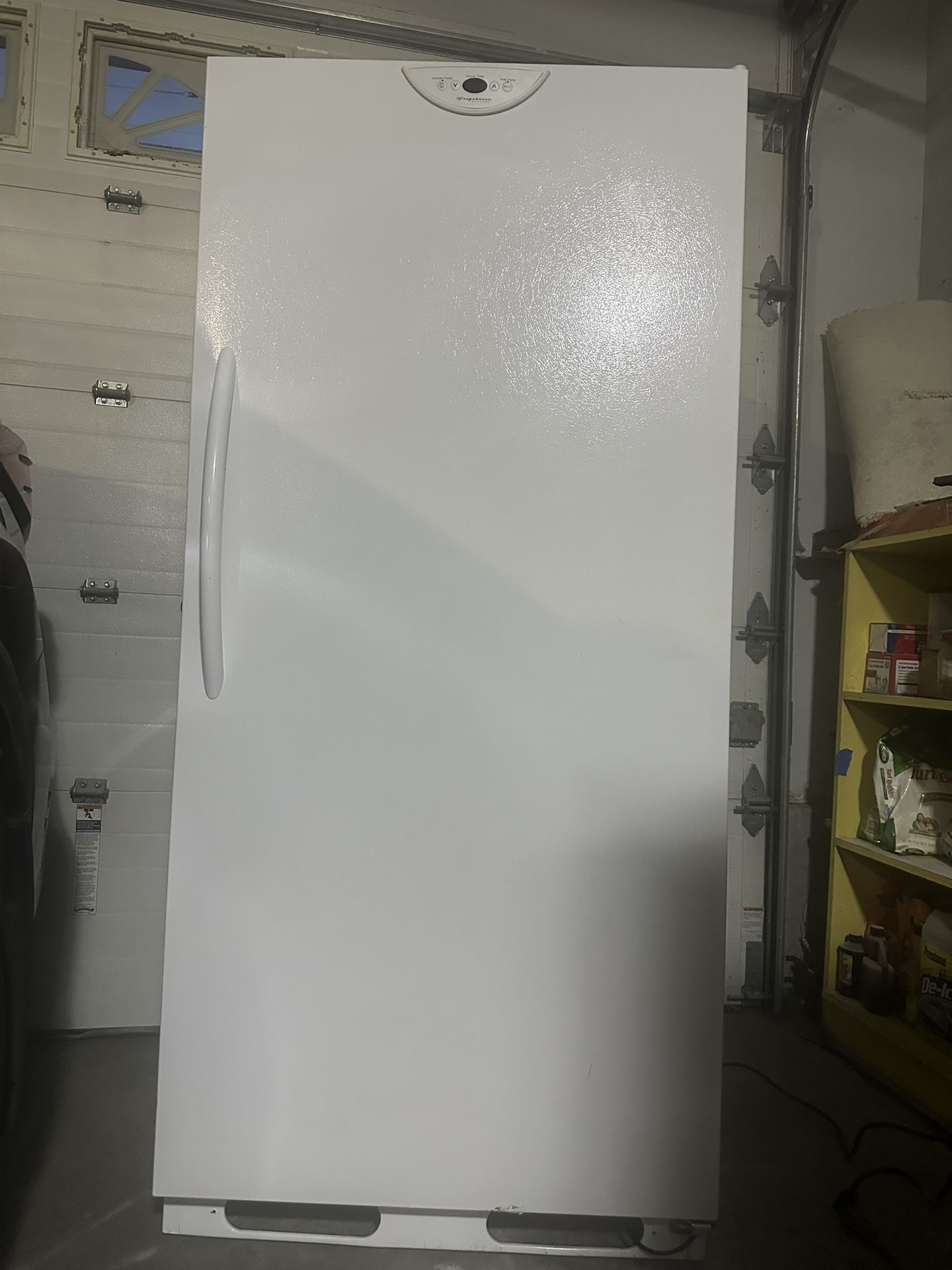 20 Cubes Frigidaire Frost Free Freezer