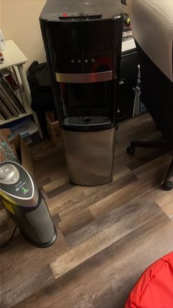 Bottom Feed Water Dispenser