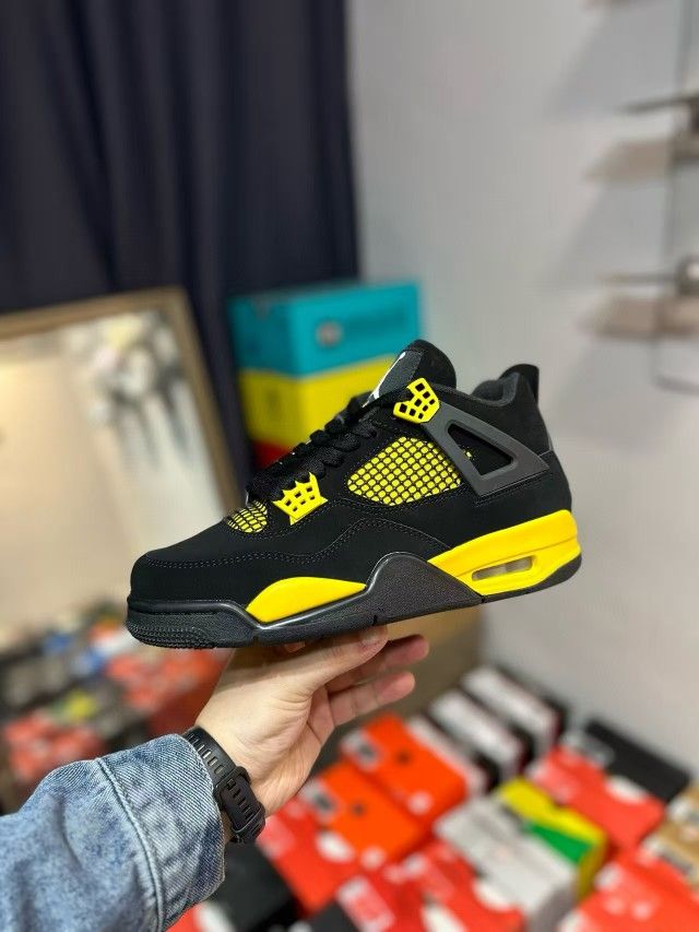 Air Jordan 4 Retro Thunder