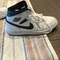 Size 8 Mens Nike Air Jordan 1’s Black & White