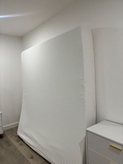 (BRAND NEW) King Size 10 Inch Cooling Gel Memory Foam Mattress