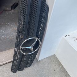 Front Bumper Grill Mercedes  