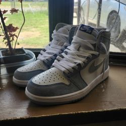 Jordan 1 Retro High OG Hyper Royal Smoke Grey