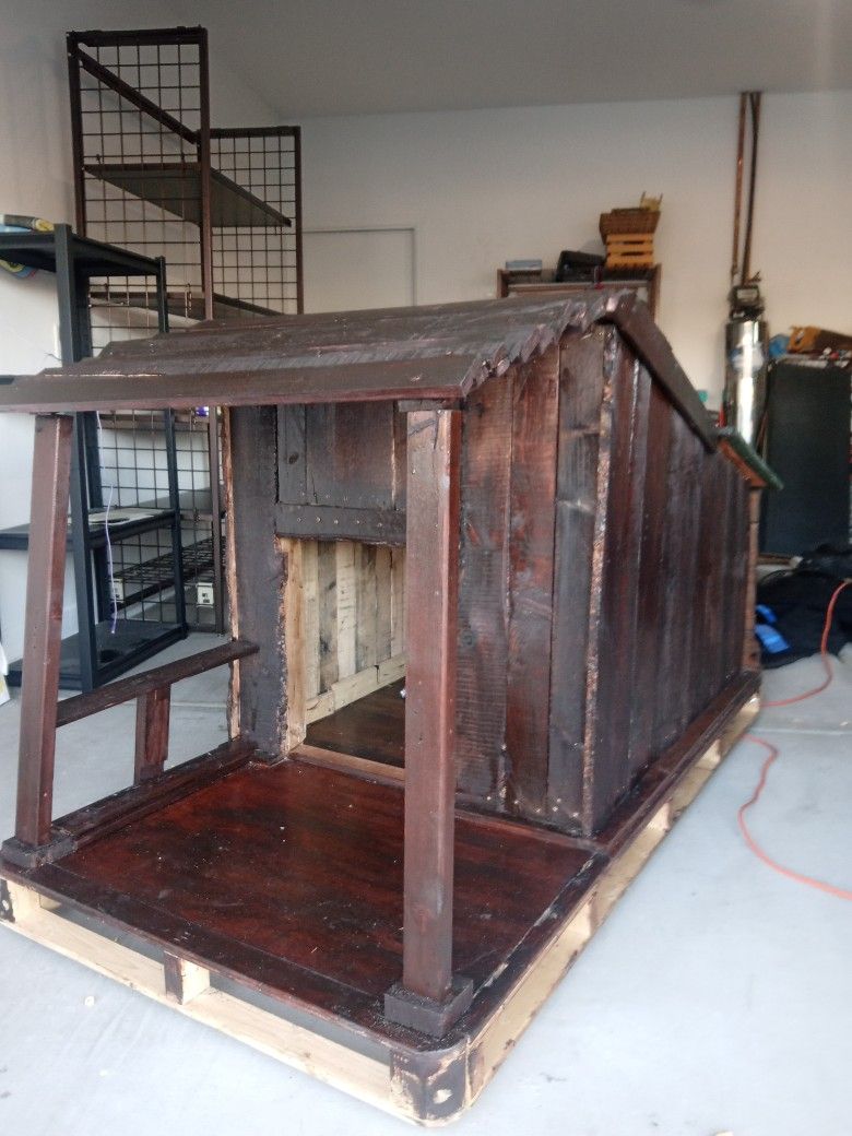 Custom made 'Old Saloon' Style dog house