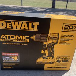 Dewalt ATOMIC 20-Volt Lithium-Ion Cordless 1/2 in. Compact Hammer Drill with 3.0Ah Battery, Charger and Bag