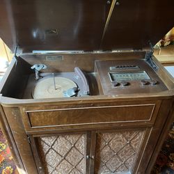 Antique RCA PLAYER!