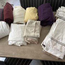 Assorted Sheets King, Queen 33 Pillow Cases 6 Blankets . 