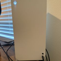 Xbox Series X 1 TB, Xbox Elite Controller, 27 Inch Alienware Gaming Monitor, Turtle Beach Stealth 700