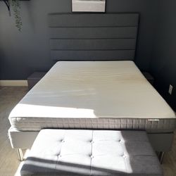 Queen Bath With Mattress, Two Nightstand And One Ottoman