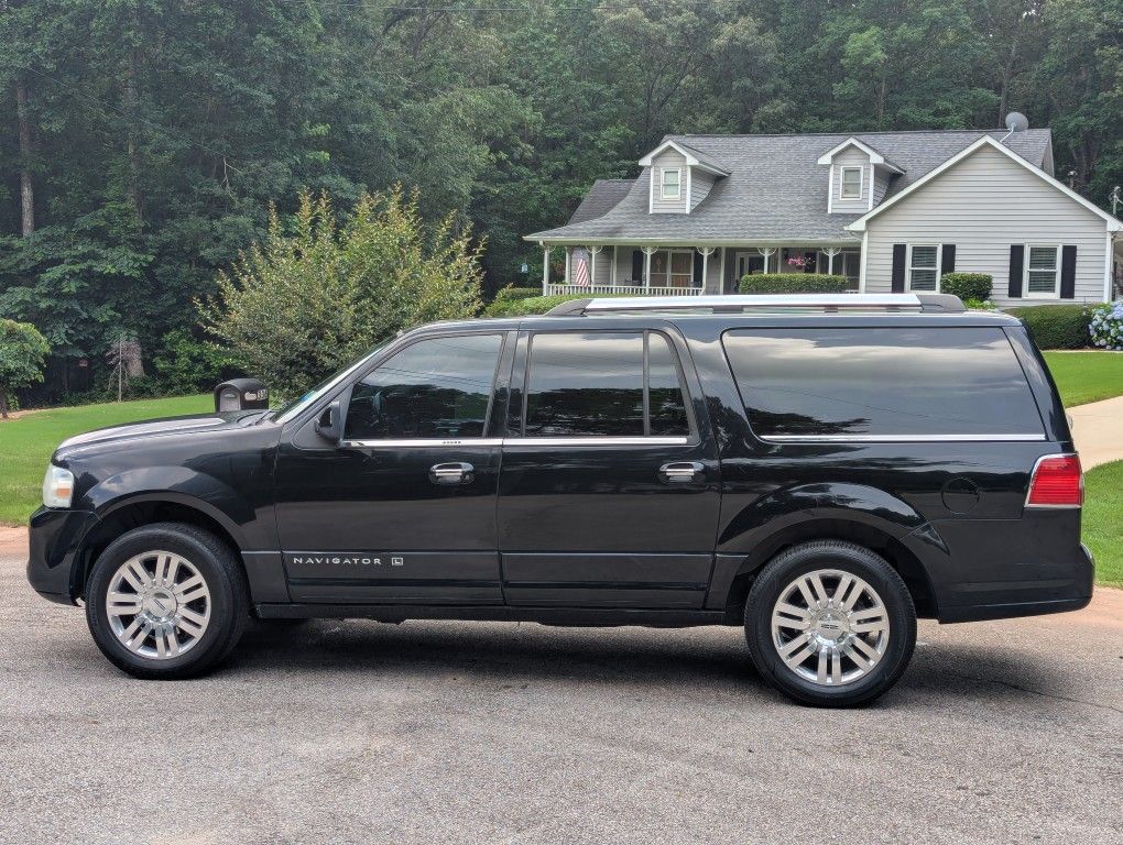 2011 Lincoln Navigator L