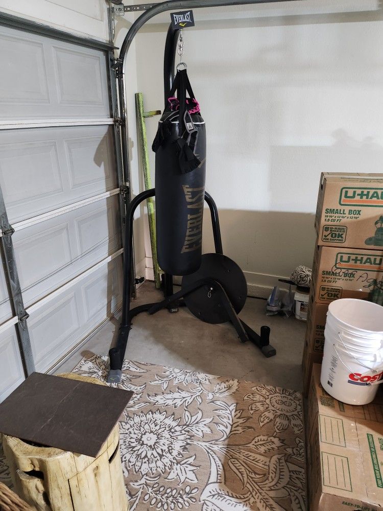 EverLast Heavy bag and stand