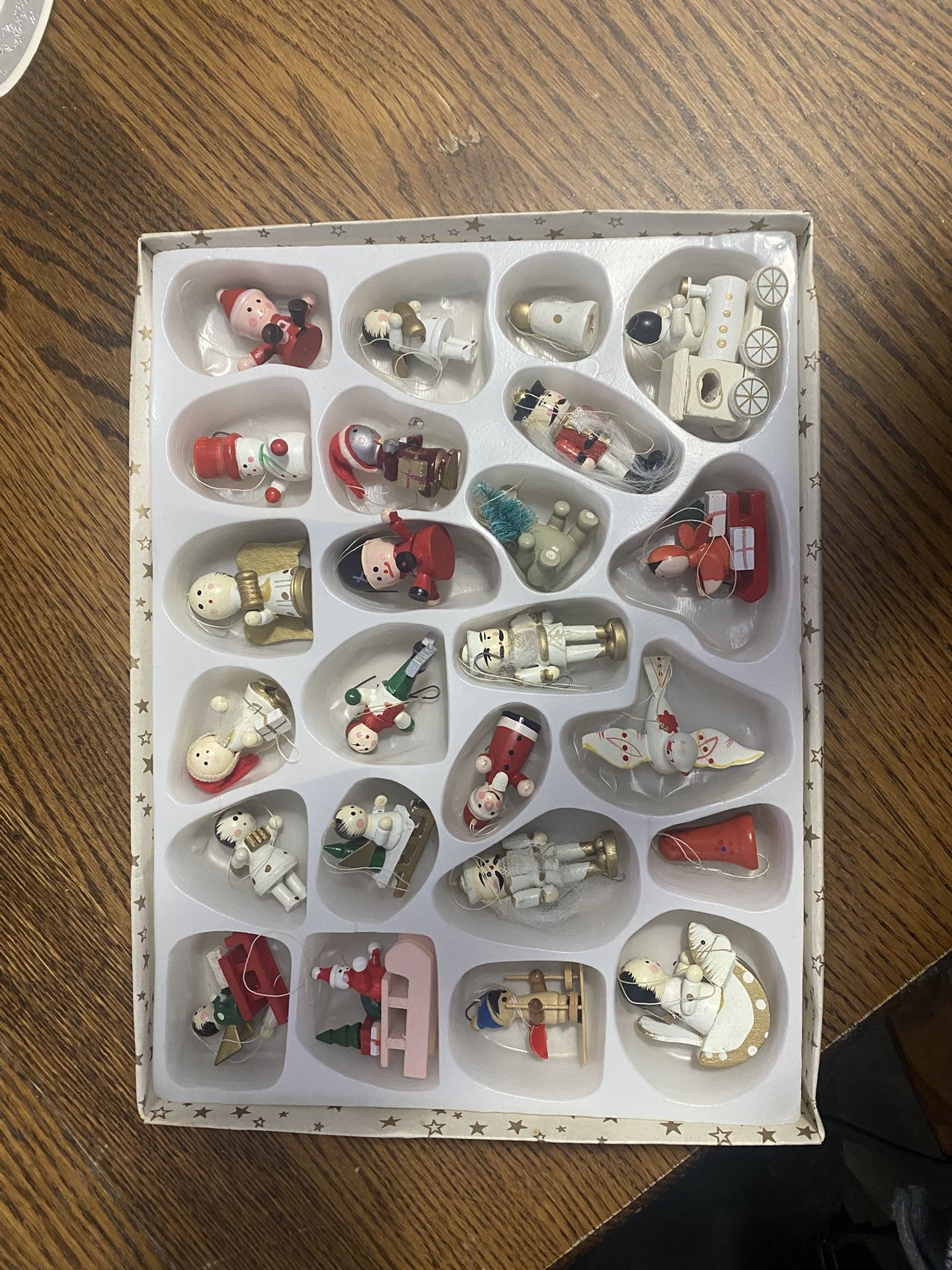 Vtg Leeward Set of 24?Little Wooden Ornaments