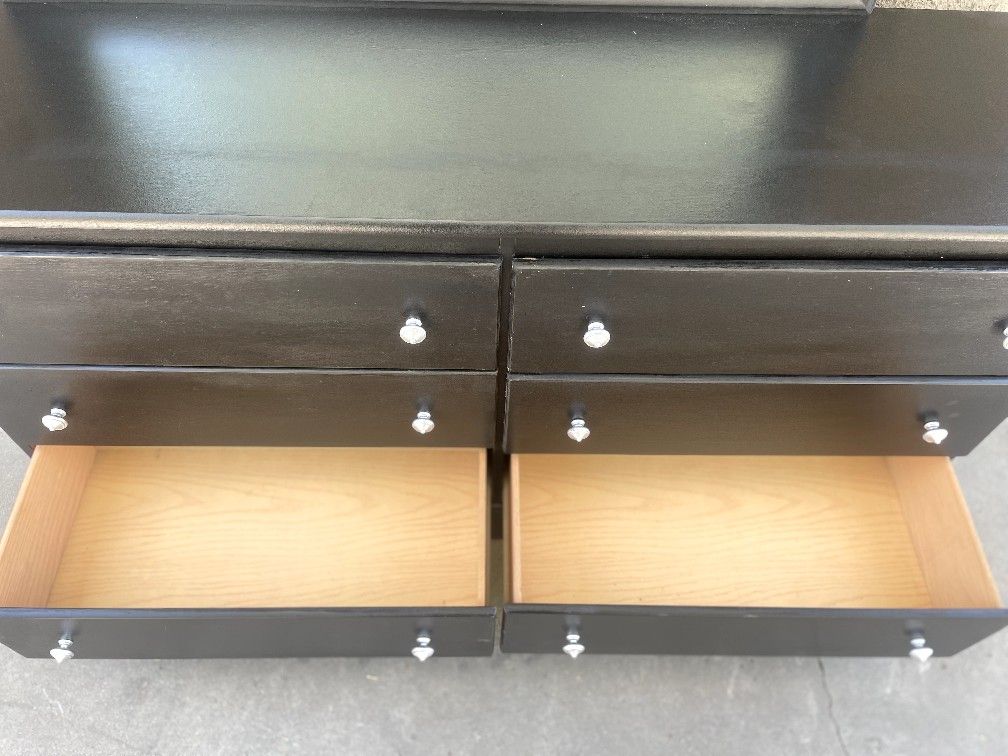 Dresser With Mirror Perfect Condition
