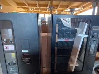 FSI Vending Machine Set (Snack & Cold Drink) - Fully Working & Cools Great!