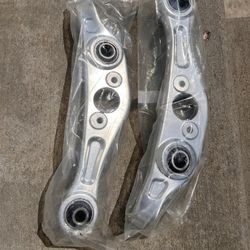 05-06 G35X Lower Control Arms