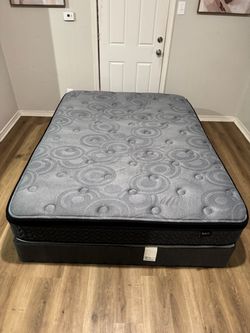 Queen mattress Set- Great Condition