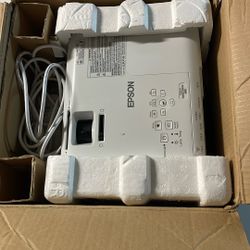 Epson PowerLite Home Cinema 640 Projector 3200 Lumens HDMI