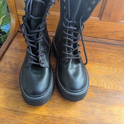 Women's Boots,  Size 6.
