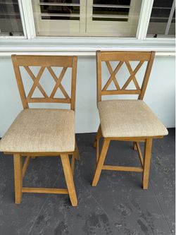 2 Wooden Swivel Bar Stools