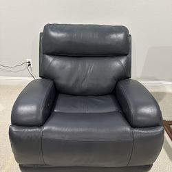 Power Recliner For Pickup Only 