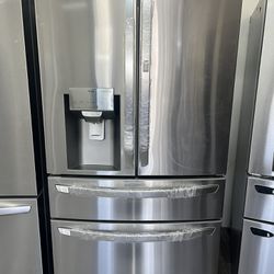 Out Of Box Never Used/ French Door Fridge With Door In Door And Craft Ice Maker 
