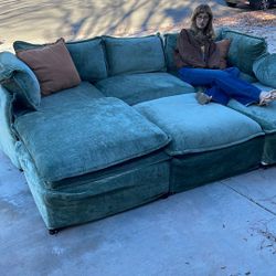 6 Piece Sectional sofa With Pillows