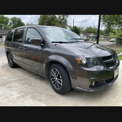 $12,000 2016 DODGE CARAVAN