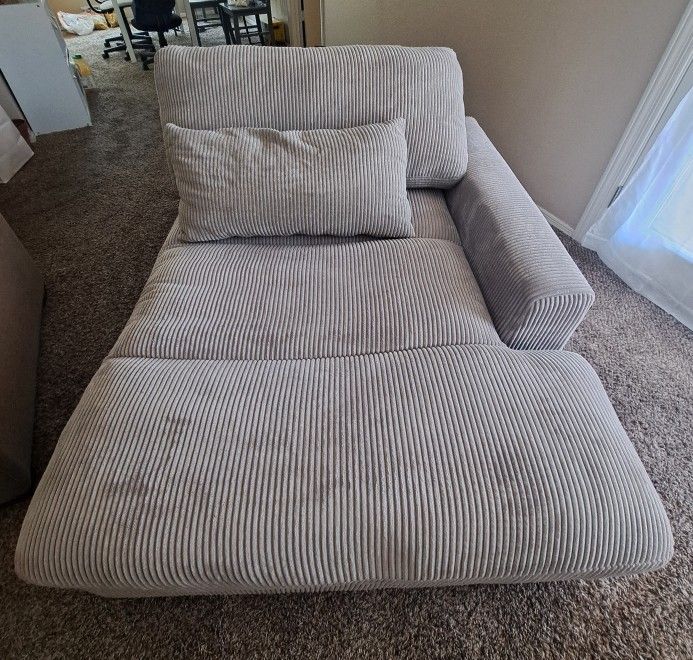 Chaise Lounge