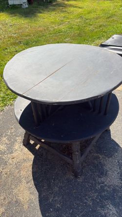 Round outdoor table