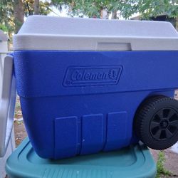 Vintage Blue Coleman 5834 Wheeled Cooler