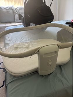 Halo Bassinest swivel sleeper