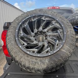 20s Rims Had Them In A Tundra 21. 