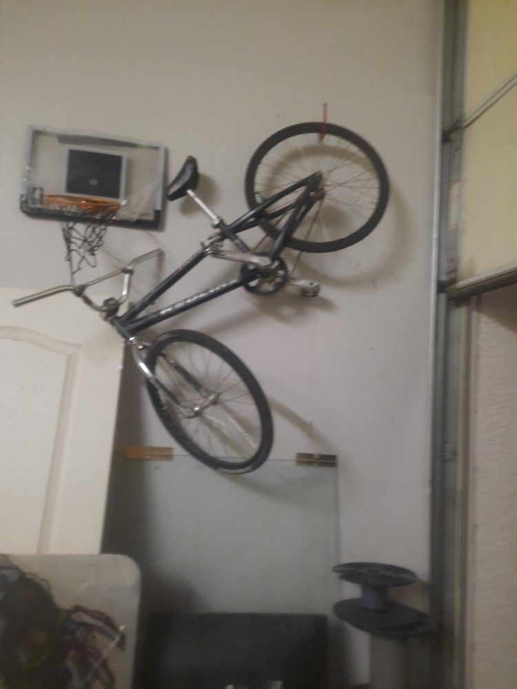 BMX Redline200 Obama. 27 In. Mountain Bike350 Obo