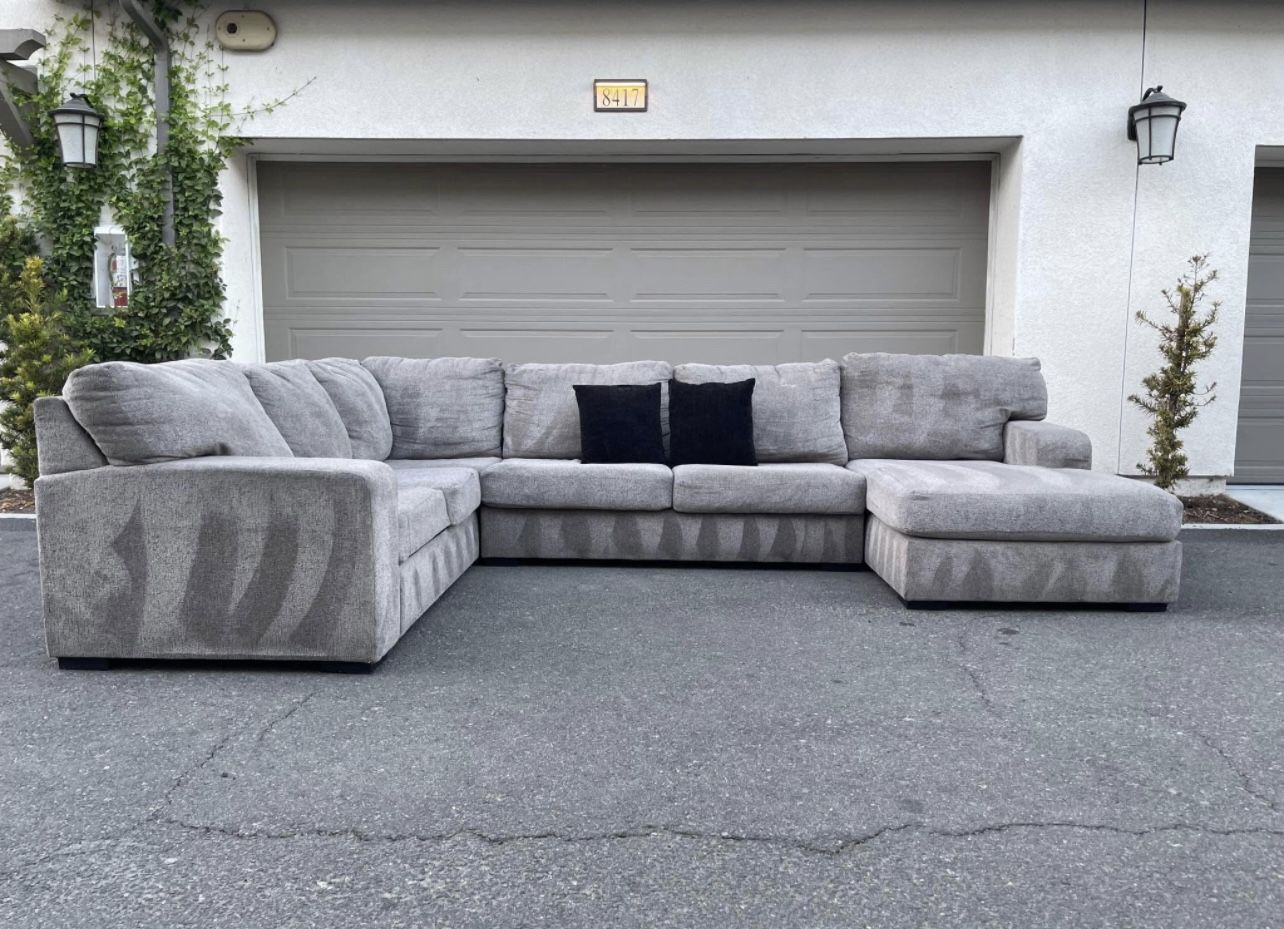 Huge Light Grey Sectional Couch In Excellent Condition From Ashley Furniture - Free Delivery 🚚