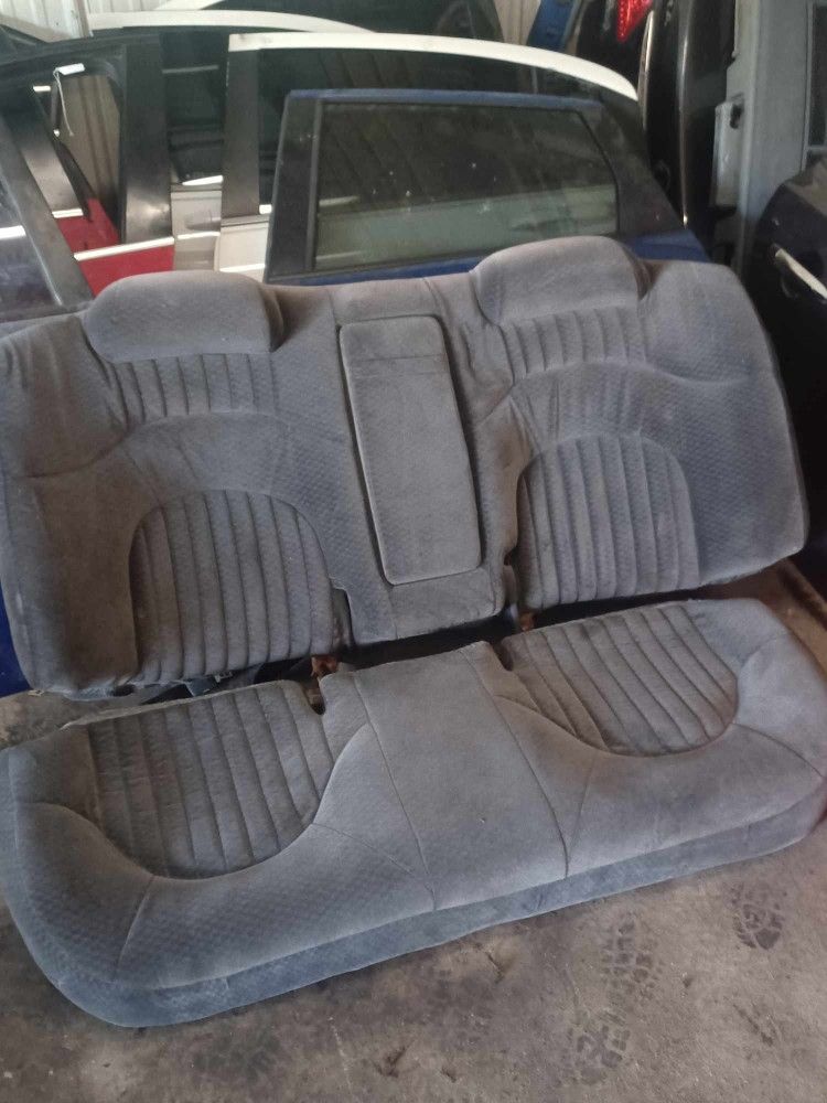 2000 Bonneville back seat like new condition