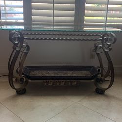 Accent / Couch / Entrance Table