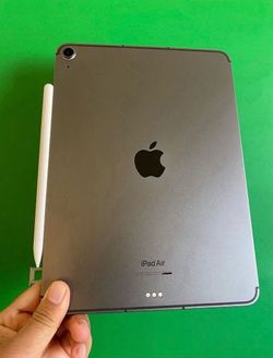 Apple IPad Air 5th Generation (10.9” Liquid Retina / M1 chip/ 2022 Model) 64GB Wifi + Cellular (5G) with Pen, Keyboard  & Accessories