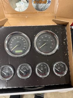 Stock gauges from 07 Harley Davidson ultra classic Around 18k miles