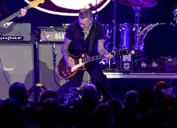 Social Distortion with Descendants and The Chats Concert