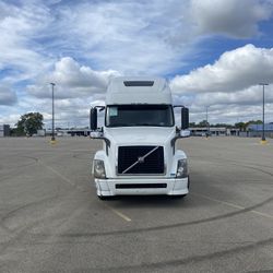 2013 Volvo VNL670 Sleeper – Cummins ISX15 – 570K Miles – $10,500 OBO Location: Rockford, IL 