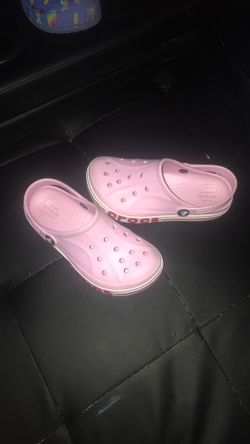 PINK CROCS