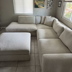 White Fabric Sectional W Ottoman & 2 Pillows