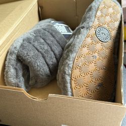 Women’s Ugg Slippers 
