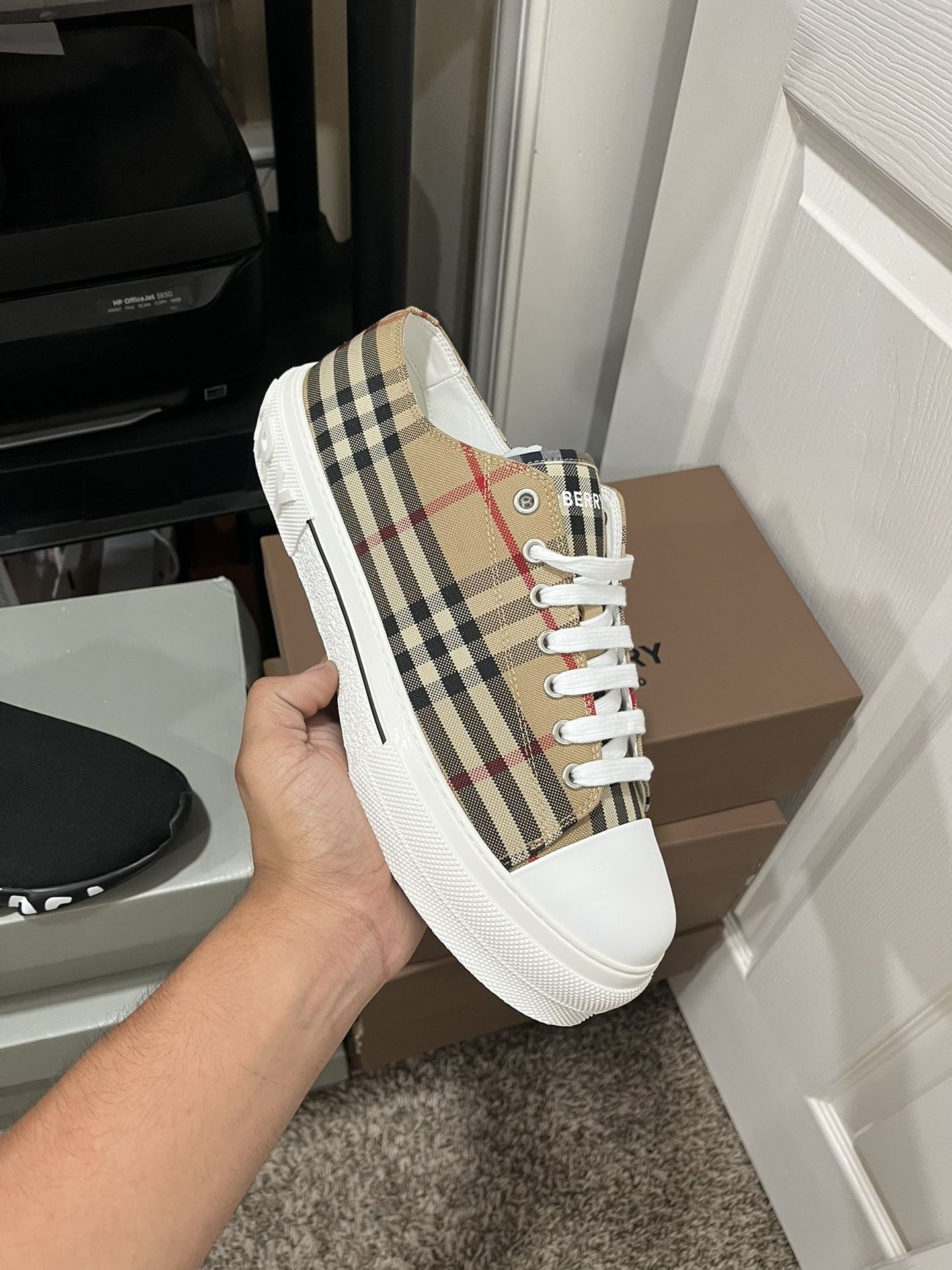 Size 11 Burberry For Men